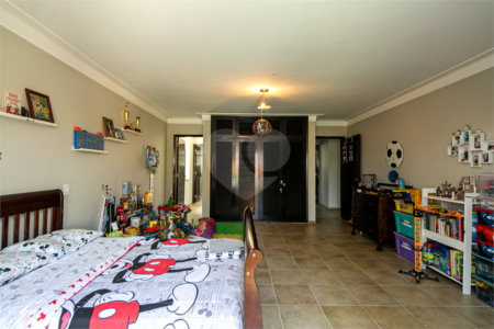 Casa à venda com 4 quartos, sendo 2 suítes,  em Interlagos, São Paulo, SP