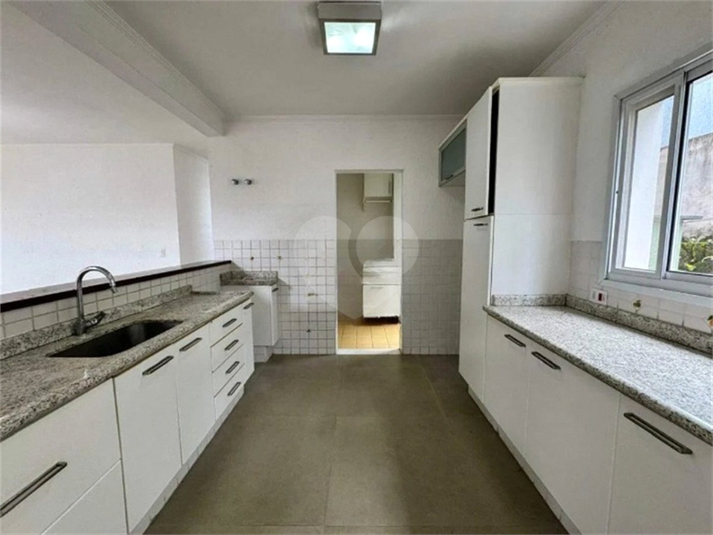 Casa à venda com 3 quartos, sendo 1 suíte,  no condomínio Residencial Recanto dos Paturis, Vinhedo - SP