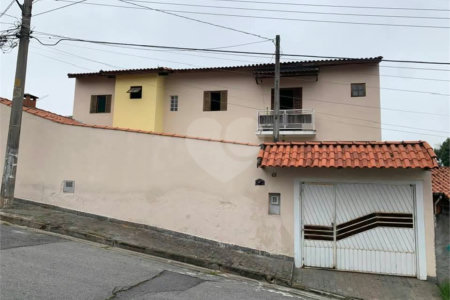 Sobrado à venda com 3 quartos, sendo 1 suíte, em Vila São Paulo, Mogi das Cruzes, SP