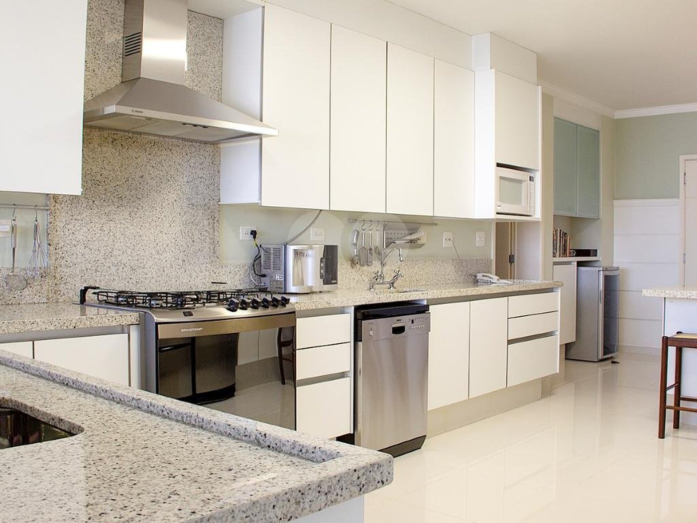 Apartamento à venda com 3 quartos, sendo 2 suítes, em Alto da Boa Vista, São Paulo, SP