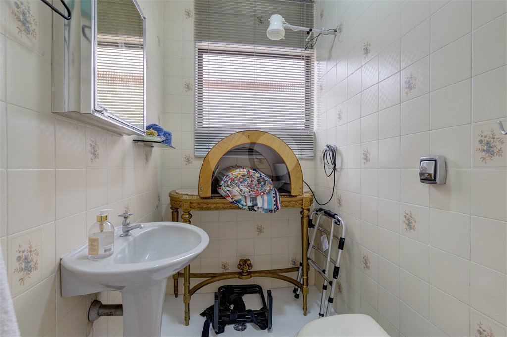 Casa Térrea à venda com 4 quartos, sendo 3 suítes, em Interlagos, São Paulo, SP