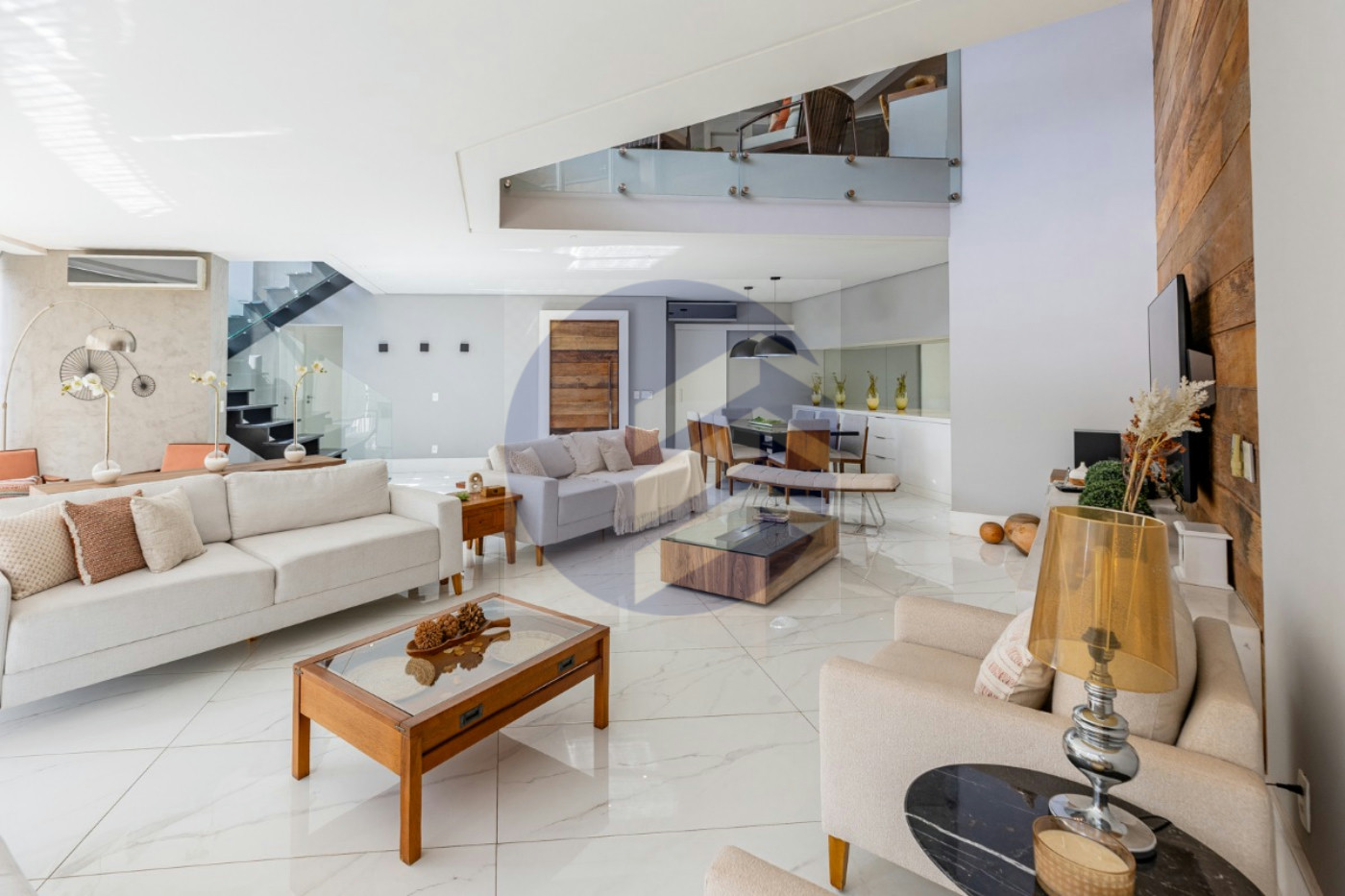 Duplex à venda com 3 quartos, sendo 3 suítes, em Vila Suzana 287m²