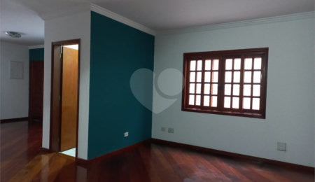 Sobrado à venda com 4 quartos, sendo 3 suítes,  em Cidade São Francisco, São Paulo, SP