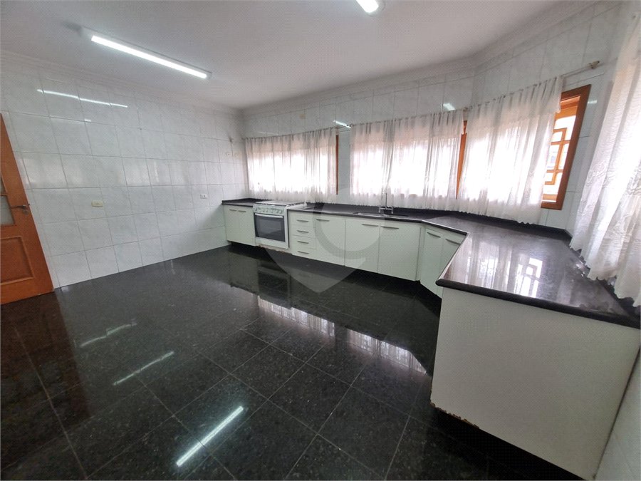 Sobrado à venda ou para alugar com 5 quartos, sendo 4 suítes,  em City América, São Paulo, SP
