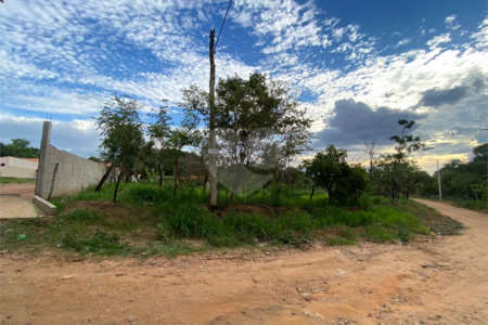 Terreno com 3.075,00 m² de área total.