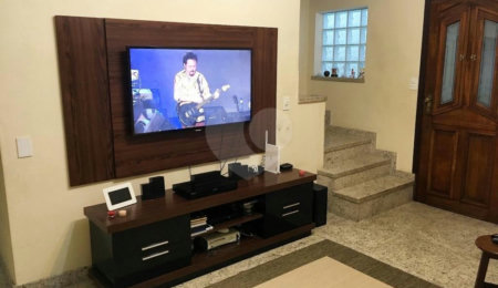 Sobrado à venda com 4 quartos, sendo 1 suíte, em Jardim Sarah, São Paulo, SP