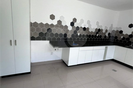 Sobrado à venda com 3 quartos em Parada Inglesa, São Paulo, SP