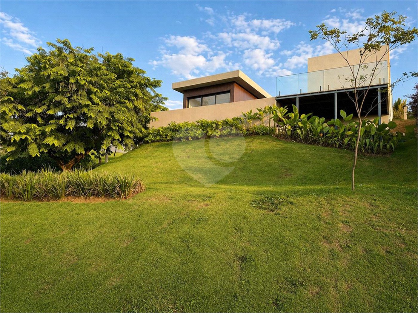 Casa à venda com 4 quartos, sendo 3 suítes,  no condomínio Terras de Santa Teresa, Itupeva - SP