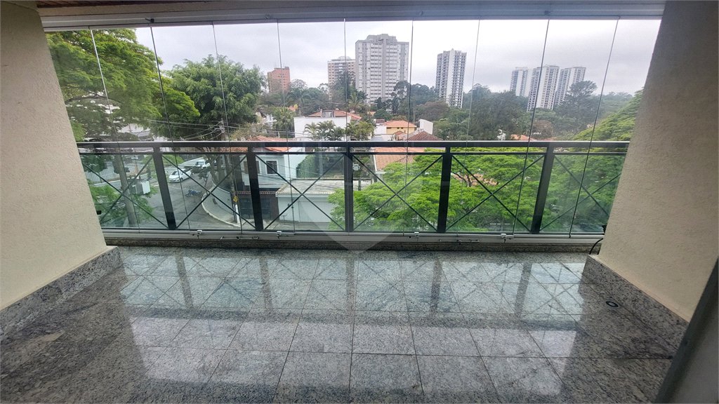 Apartamento à venda com 3 quartos, sendo 1 suíte, em Alto da Boa Vista, São Paulo, SP