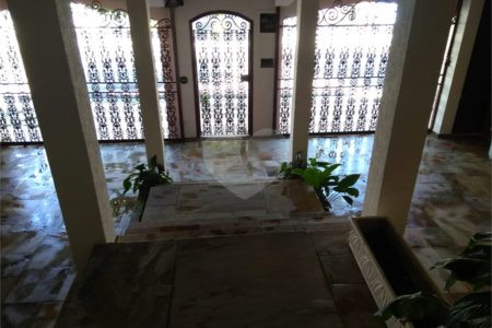 Casa à venda com 6 quartos, sendo 2 suítes,  em Jardim Leocádia, Sorocaba, SP