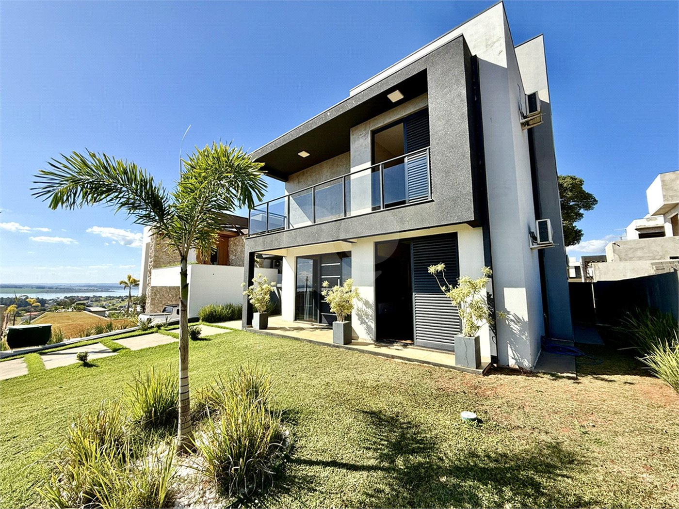 Casa à venda com 3 quartos, sendo 1 suíte,  em Terras de Santa Cristina XIII Setor Marina, Paranapanema, SP