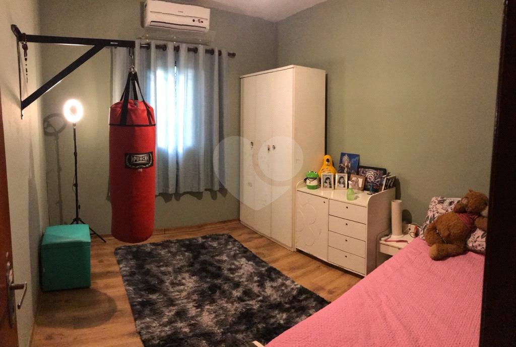 Casa à venda com 4 quartos, sendo 1 suíte, em Loteamento Shangrilá, Valinhos, SP