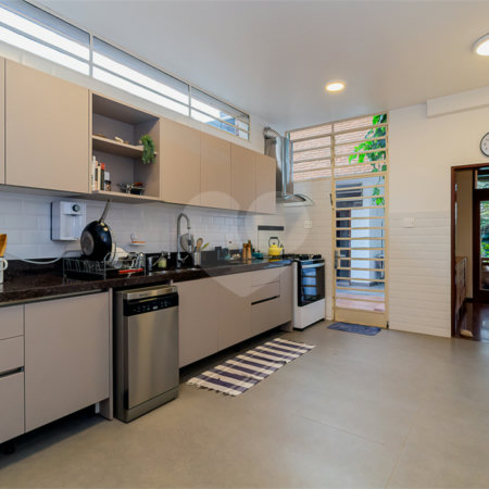 Casa Térrea à venda com 3 quartos, sendo 1 suíte,  em Alto da Boa Vista, São Paulo, SP
