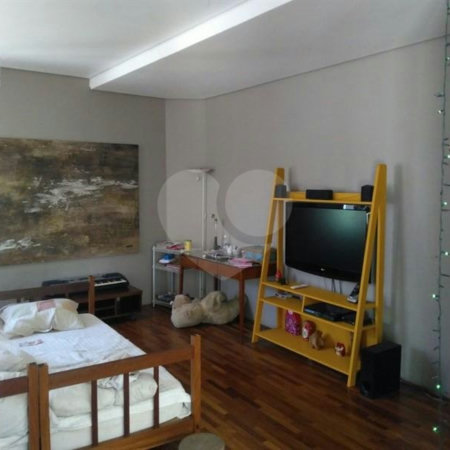 Sobrado à venda com 4 suítes em Interlagos, São Paulo, SP