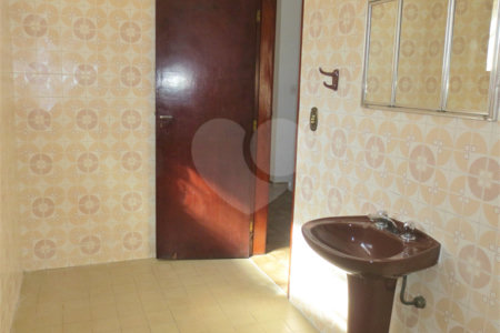 Casa à venda com 4 quartos, sendo 1 suíte, em Vila Santo Estéfano, São Paulo, SP