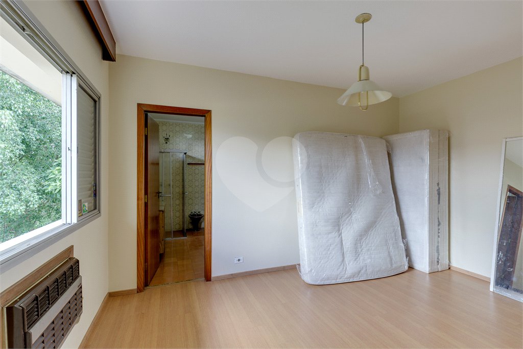 Casa à venda com 4 quartos, sendo 3 suítes, em Jardim Marajoara, São Paulo, SP