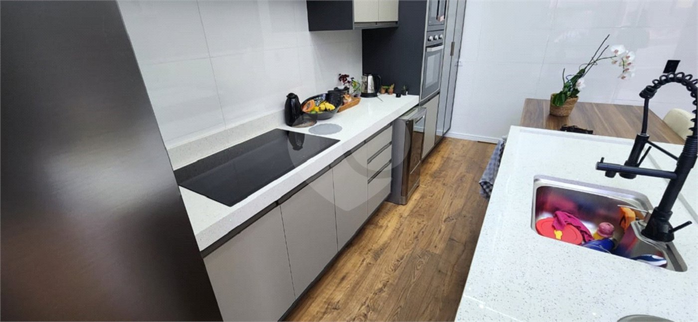 Casa à venda com 3 quartos, sendo 1 suíte, no condomínio Horto Florestal Villagio, Sorocaba - SP