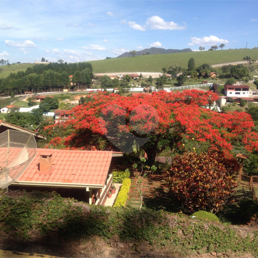 Chácara à venda com 2 quartos, sendo 1 suíte, no Centro, Araçariguama, SP