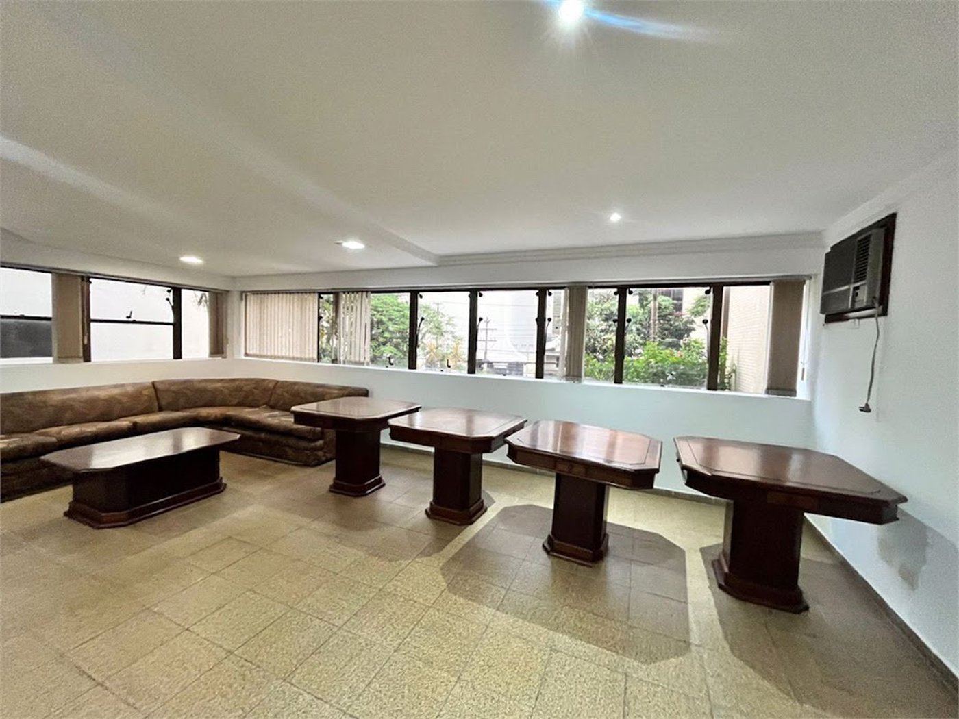 Apartamento com 2 Quartos e 2 Vagas à Venda em Pitangueiras – Guarujá/SP