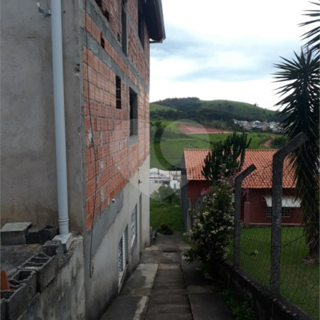 Sobrado à venda com 5 quartos, sendo 1 suíte,  no Centro, Bom Jesus dos Perdões, SP