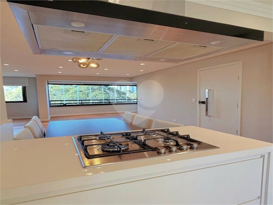 Apartamento para alugar com 2 suítes em Vila Andrade, São Paulo, SP