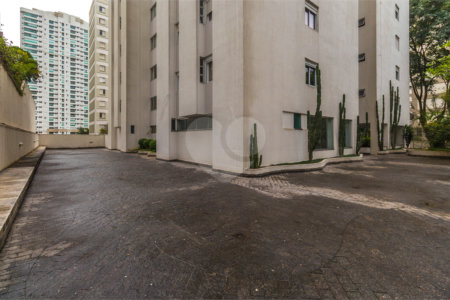 Apartamento à venda com 3 quartos, sendo 1 suíte, em Santo Amaro, São Paulo, SP