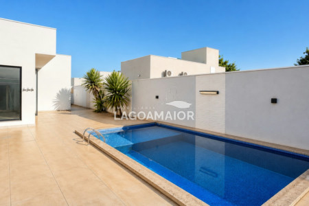 Casa à venda com 3 quartos, sendo 3 suítes, no condomínio Residencial Costa Leste, Três Lagoas - MS