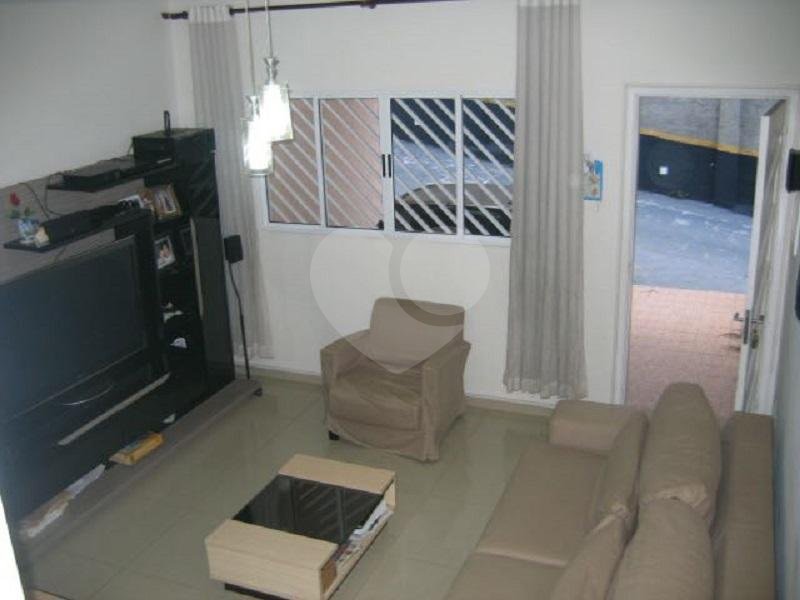 Casa à venda com 3 quartos, sendo 1 suíte, no condomínio Residencial Maracujás, São Paulo - SP
