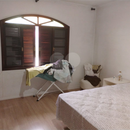 Sobrado à venda com 3 quartos, sendo 1 suíte,  em Vila Nivi, São Paulo, SP