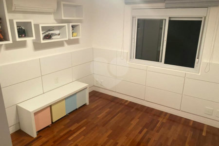 Condomínio clube, Apartamento na Mooca com 204 m² Com 3 suítes e 4 Vagas.