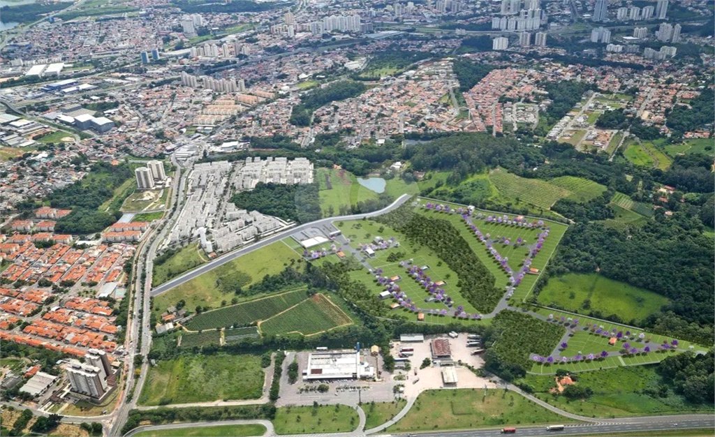 Terreno à venda no condomínio Lago Azul, Jundiaí - SP