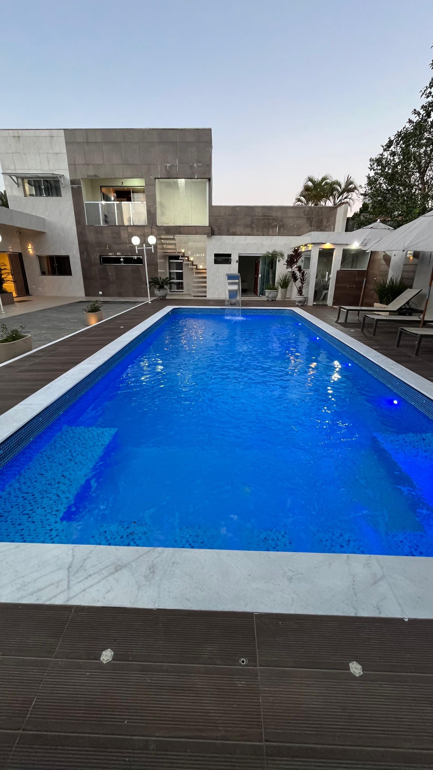 Casa à venda com 8 quartos, sendo 2 suítes, em Flórida, Praia Grande, SP