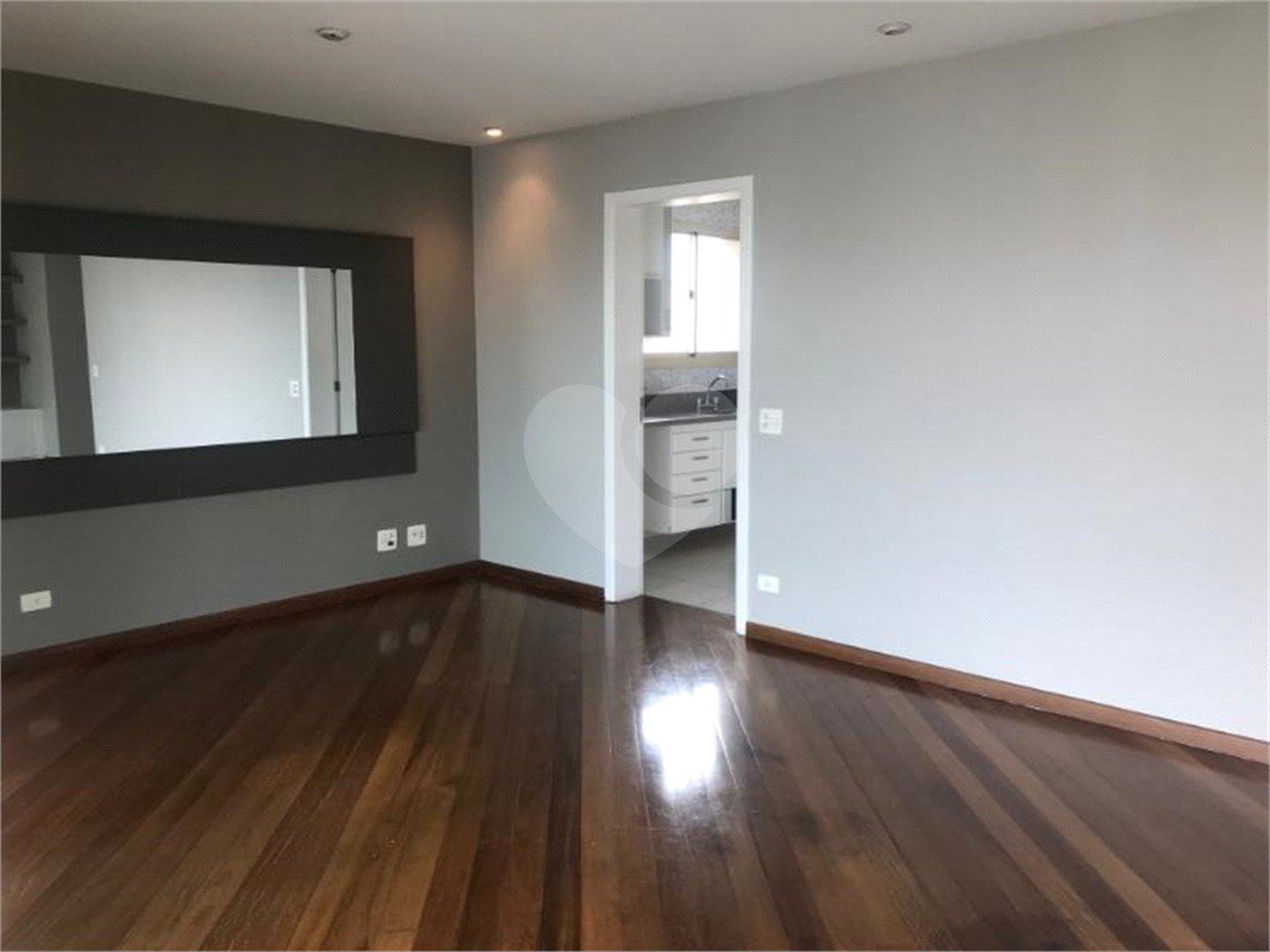 Apartamento à venda ou para alugar com 3 suítes em Moema, São Paulo, SP