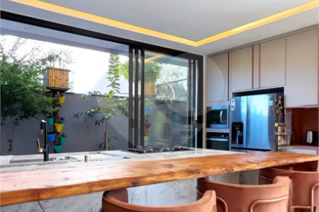 Casa à venda com 3 suítes no condomínio Figueira Garden, Atibaia - SP