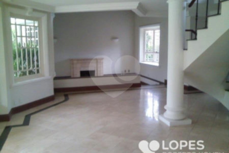Casa à venda com 6 quartos, sendo 2 suítes, no condomínio Lago Azul Residencial e Golfe, Araçoiaba da Serra - SP