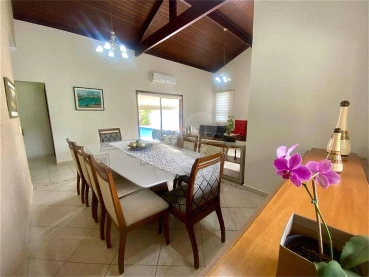 Casa à venda com 3 quartos, sendo 1 suíte, no condomínio Recanto dos Paturis, Vinhedo - SP