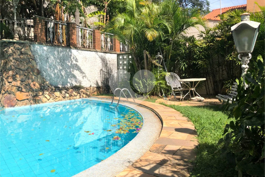 Sobrado à venda com 5 quartos, sendo 1 suíte,  em Jardim São Bento, São Paulo, SP