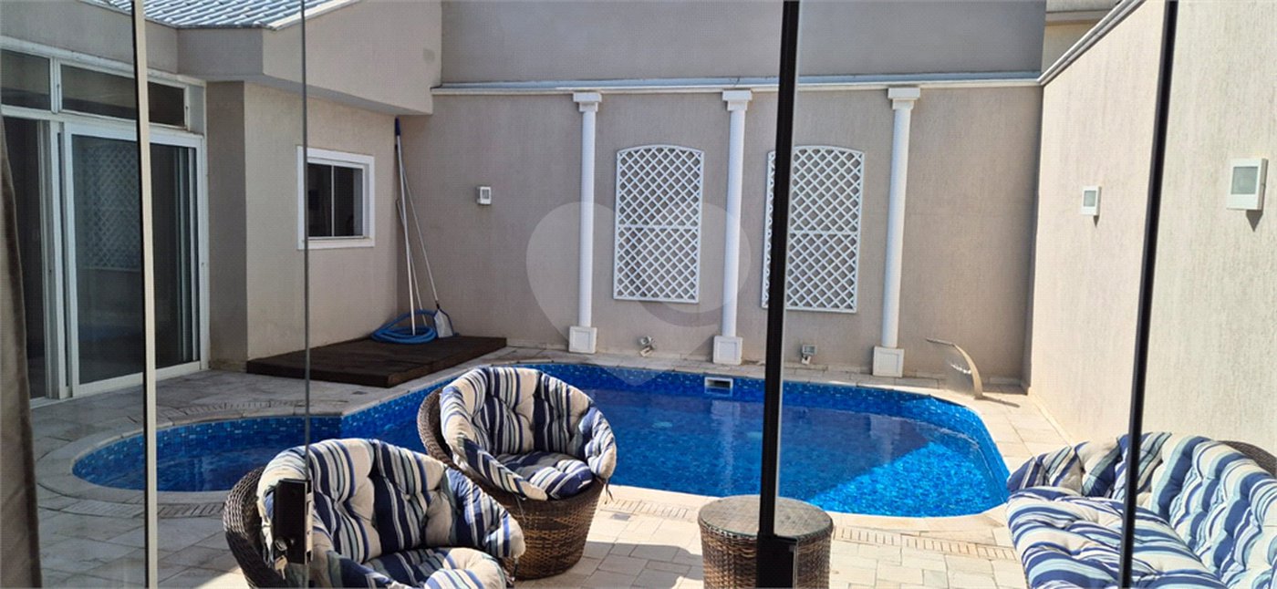 Casa à venda com 5 quartos, sendo 4 suítes, no condomínio Residencial Vilazul, Sorocaba - SP