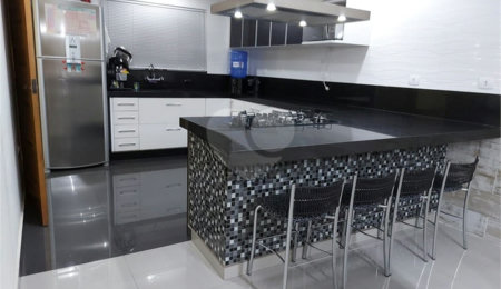 Sobrado à venda com 3 quartos, sendo 1 suíte,  em Vila Laís, São Paulo, SP