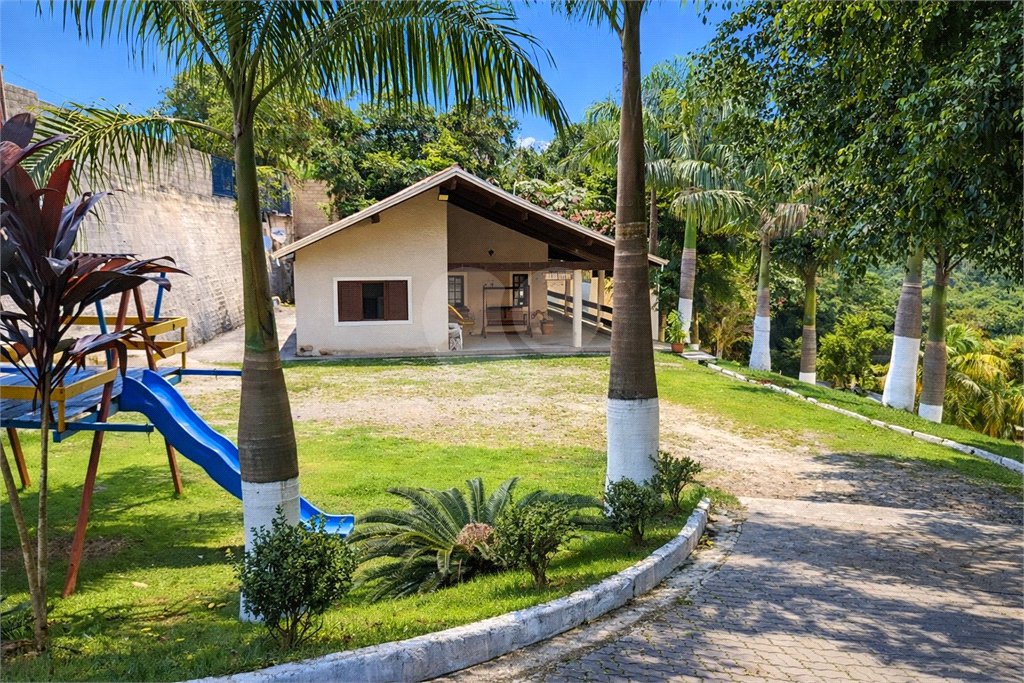 Chácara à venda ou para alugar com 5 quartos, sendo 4 suítes,  em Ouro Fino, Santa Isabel, SP