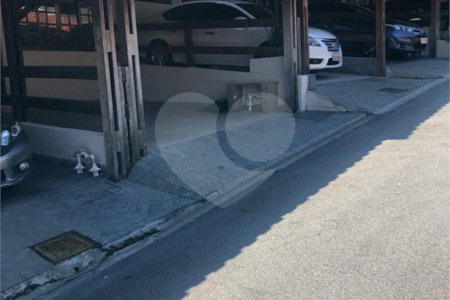 Casa à venda com 3 quartos, sendo 1 suíte, no condomínio Residencial Sabará, São Paulo - SP
