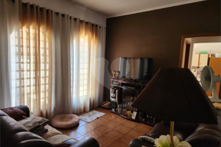 Sobrado à venda com 3 quartos, sendo 1 suíte, em Jardim Floridiana (vila Xavier), Araraquara, SP