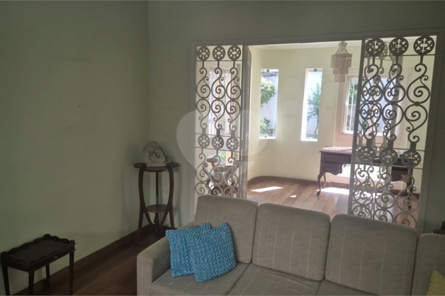 Casa à venda com 4 quartos, sendo 3 suítes, no condomínio Chácara das Rosas, São Paulo - SP