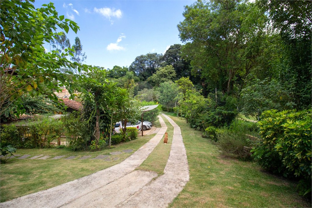 Chácara à venda com 5 quartos, sendo 4 suítes, no Centro (canguera), São Roque, SP