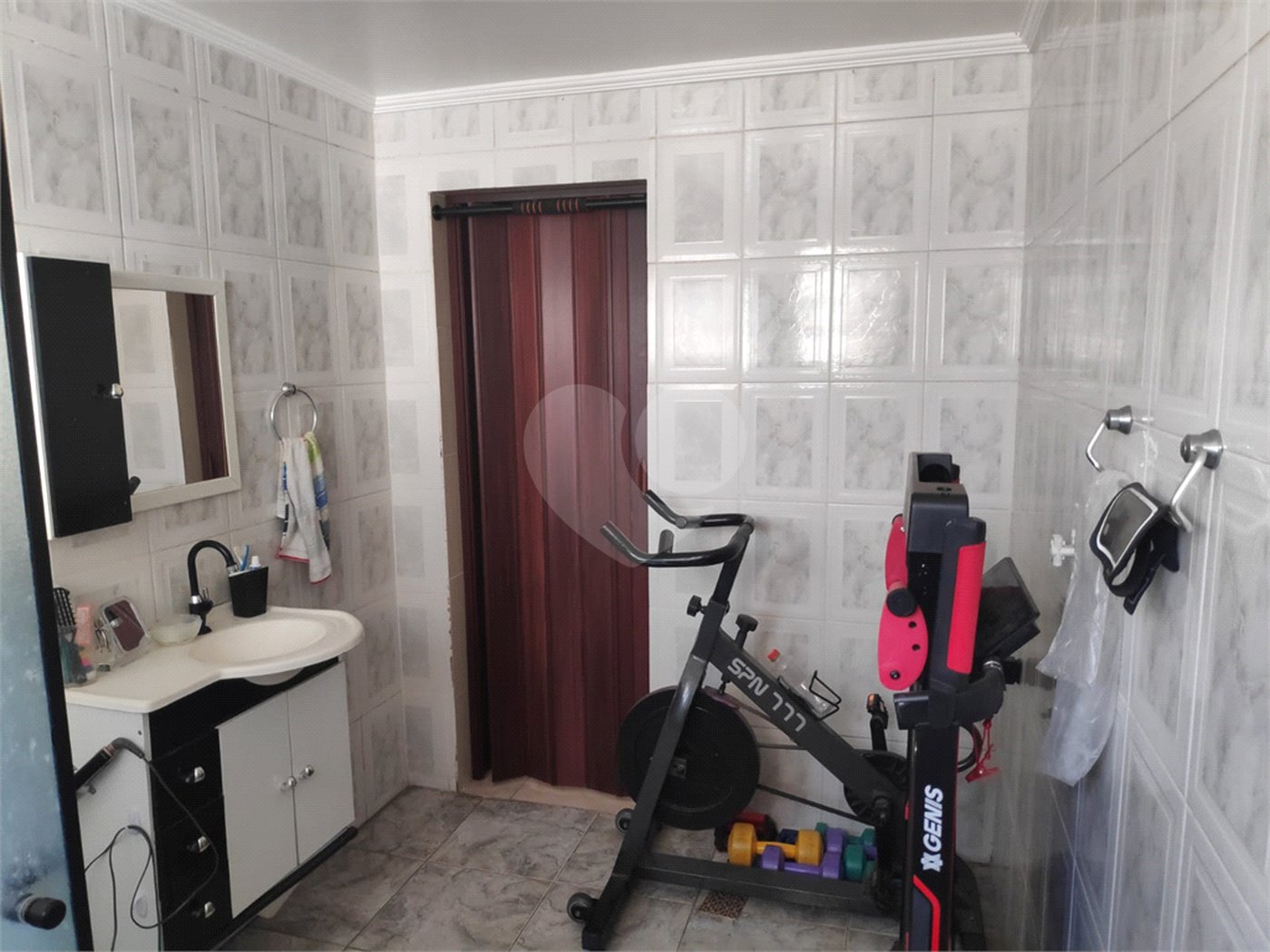 Casa à venda com 3 quartos, sendo 1 suíte, em Vila Nivi, São Paulo, SP