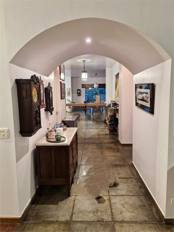 Sobrado à venda com 4 suítes em Alto de Pinheiros, São Paulo, SP