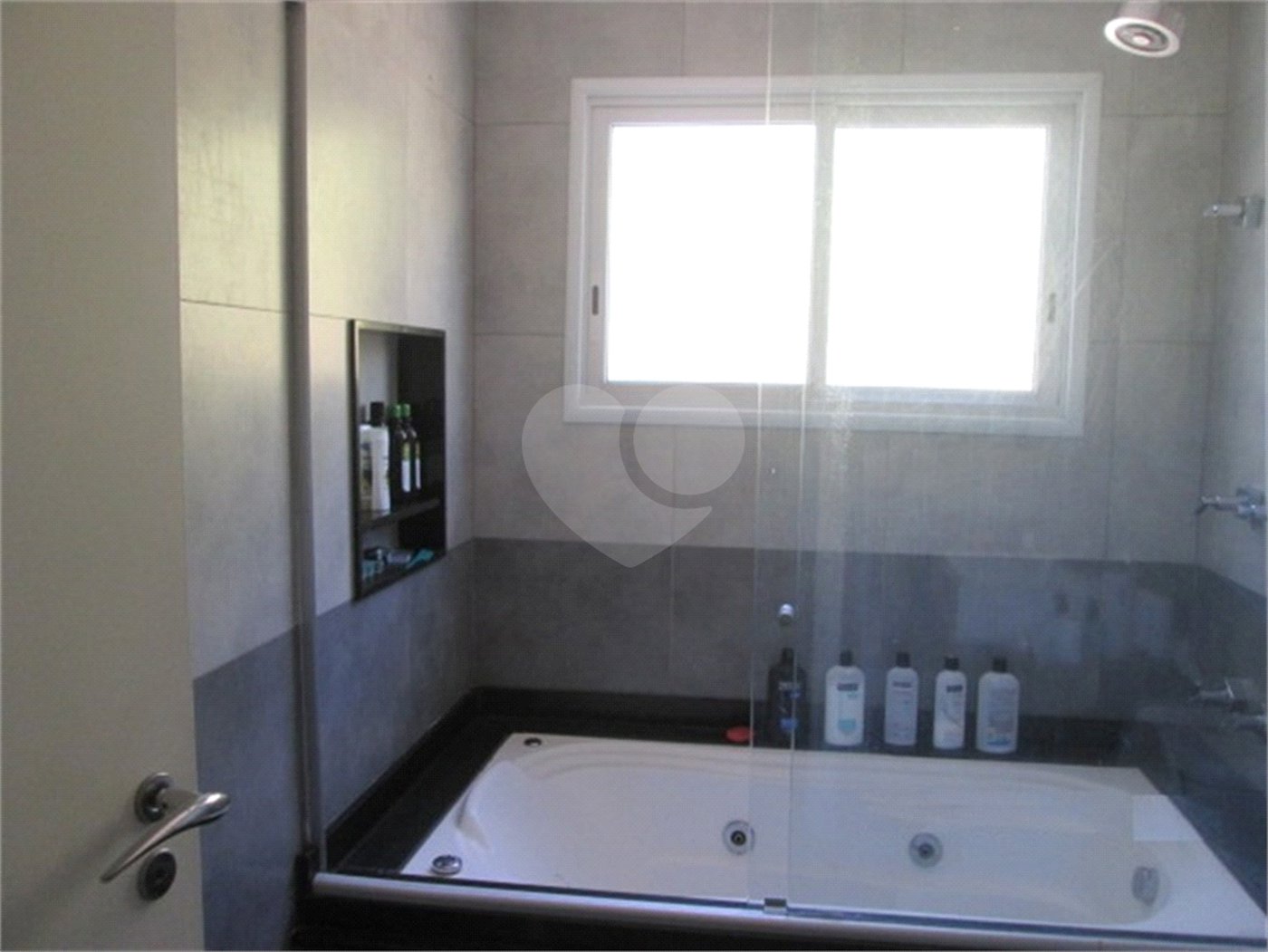 Casa à venda com 6 suítes no condomínio Jardim Primavera, Louveira - SP