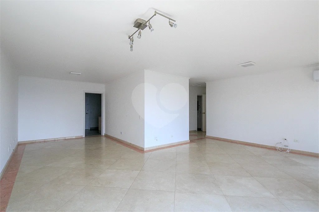 Apartamento locação Alto da Boa Vista próximo Jardim Marajoara.