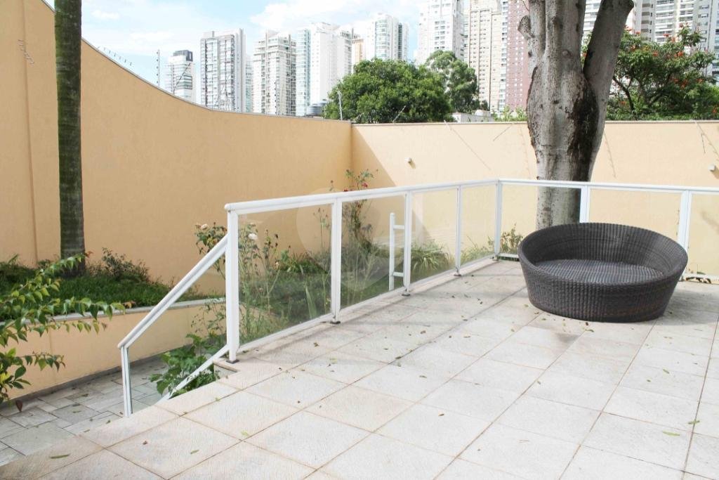 Casa Térrea à venda ou para alugar com 3 suítes em Brooklin Velho, São Paulo, SP