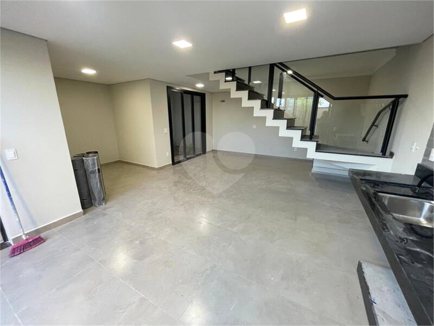Casa à venda com 3 quartos, sendo 1 suíte, no condomínio Vila Paraty, Indaiatuba - SP